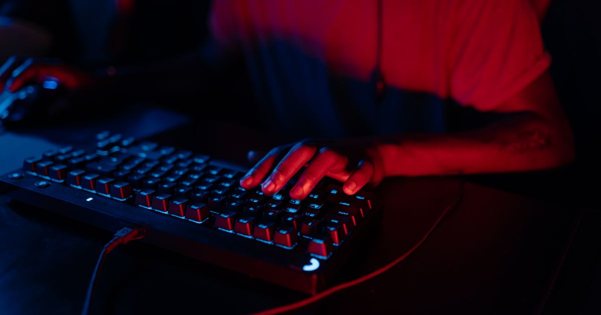 メカニカルキーボード 配信者向けのイメージ写真（キーボードを替えても打鍵音が残るときの対策）